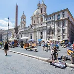 Relax Zanardelli, Piazza Navona